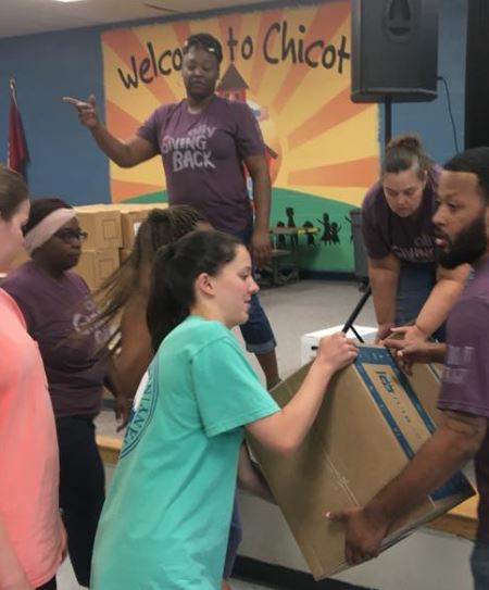  Junior League Volunteers